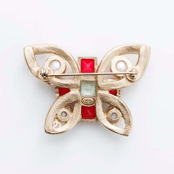 CHANEL Authentic Red Brooch - Picture 2 of 8